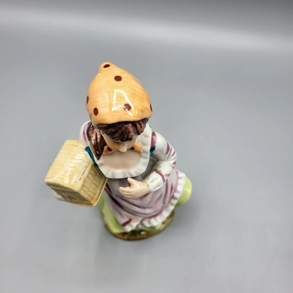 Vintage Porcelain Figurine Peasant Girl with Bird Cage 8